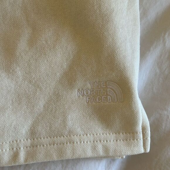 The North Face Women’s Evolution Shorts, White dune, size XXL, NWT - Picture 3 of 8